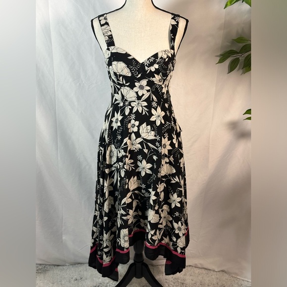 Black and White Ruched Backless Sundress 🖤🤍 - Picture 3 of 13